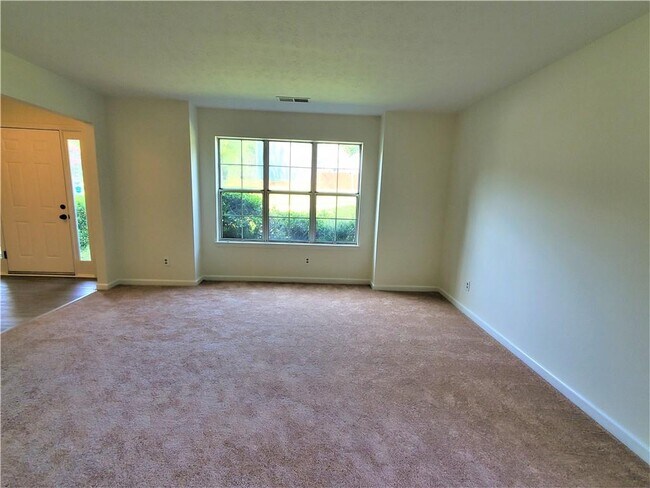 Building Photo - 190 Radner Run