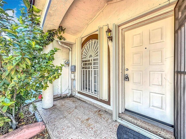 Building Photo - 17372 NW 76th Ct
