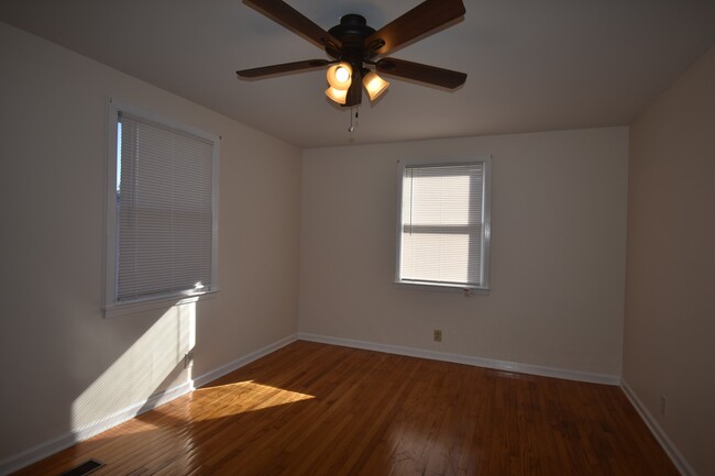 Building Photo - 2 Bedroom Duplex Close to MTSU & Downtown ...