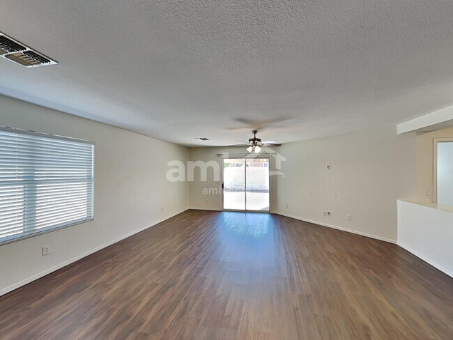 Building Photo - 286 E Mountain Alder St