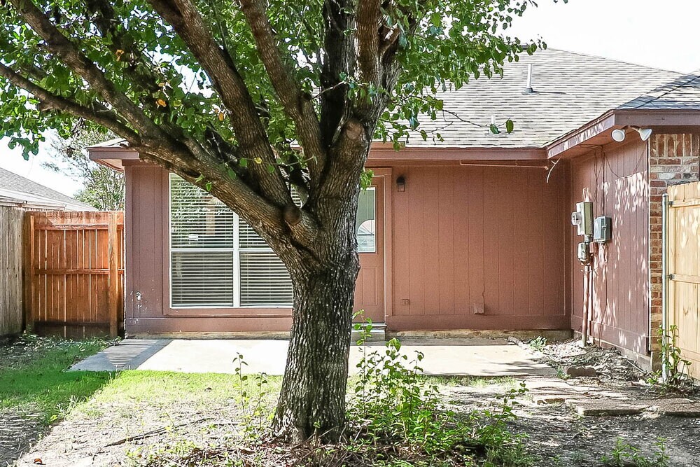 Building Photo - 2824 Bent Brook Dr