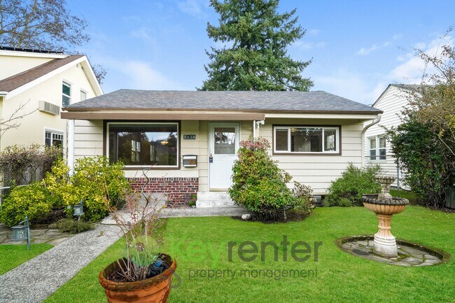 Building Photo - Stylish Three Bedroom Retreat with fully fenced yard and storage!