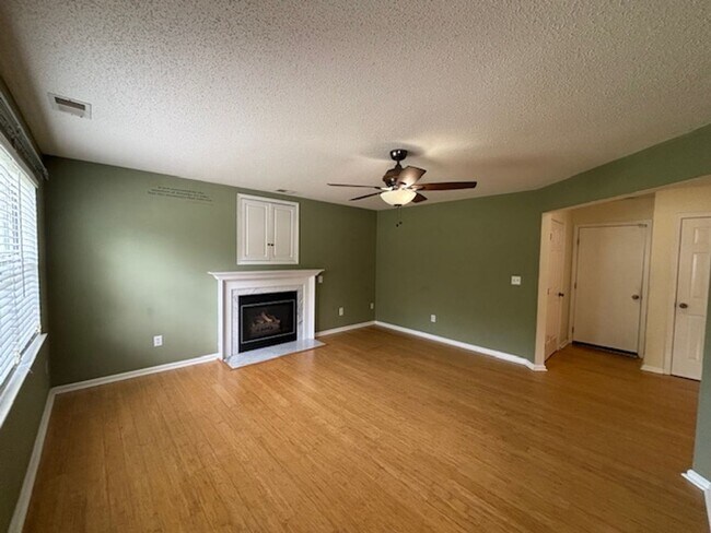 Building Photo - 3301 Sacramento Dr