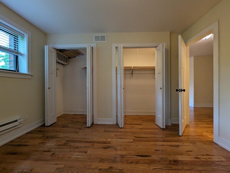 Building Photo - 557 W Arlington Pl