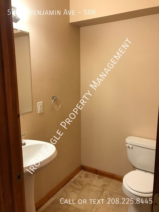 Building Photo - 504 S Benjamin Ave