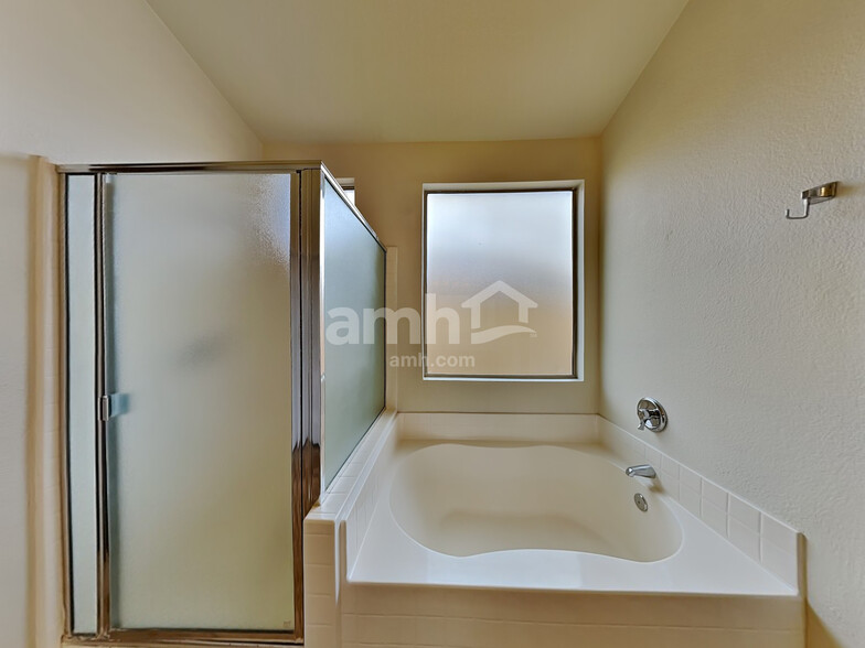Building Photo - 40738 N Robinson Dr