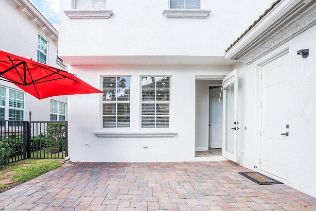 Building Photo - 318 September St