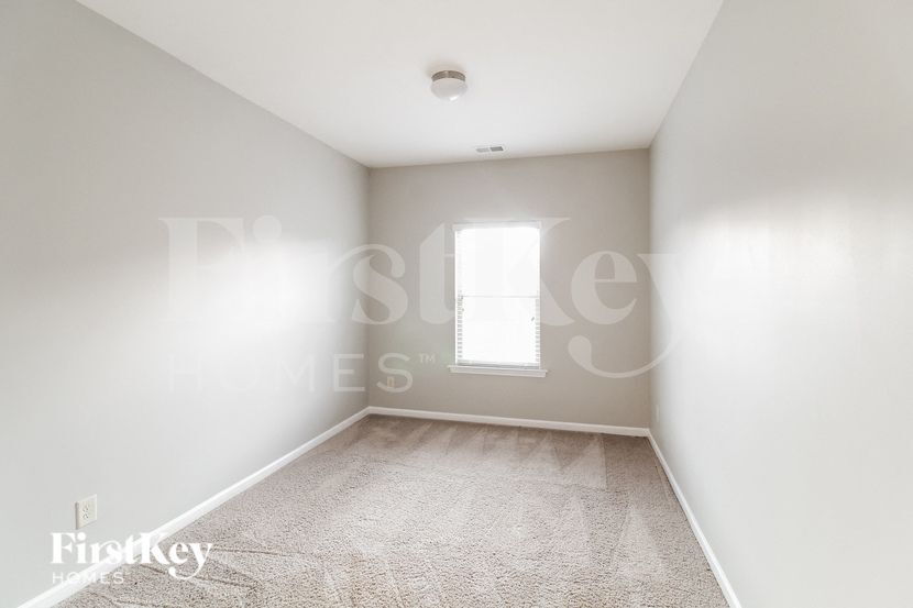 Building Photo - 423 Fredrick Dr