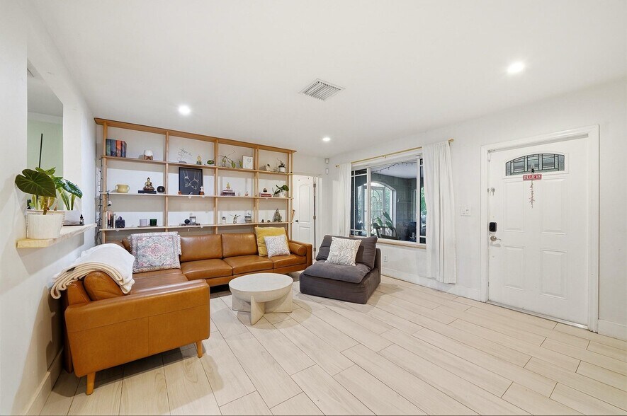 Building Photo - 1208 N 31st Ave