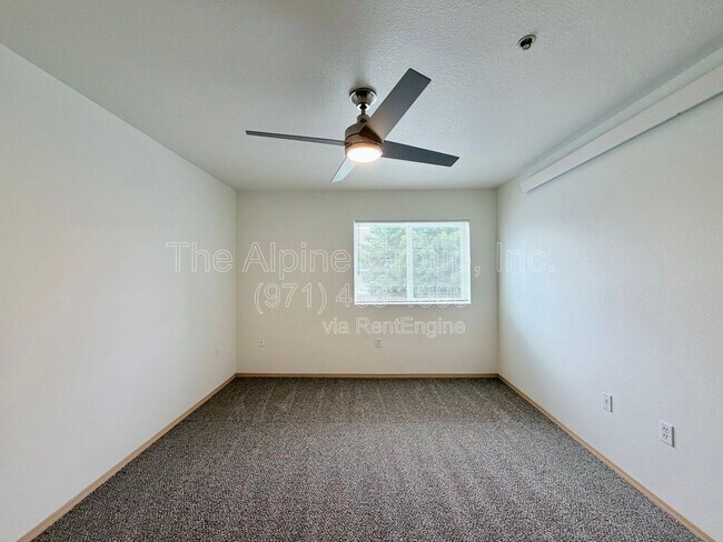 Building Photo - 10020 SW 125th Ave