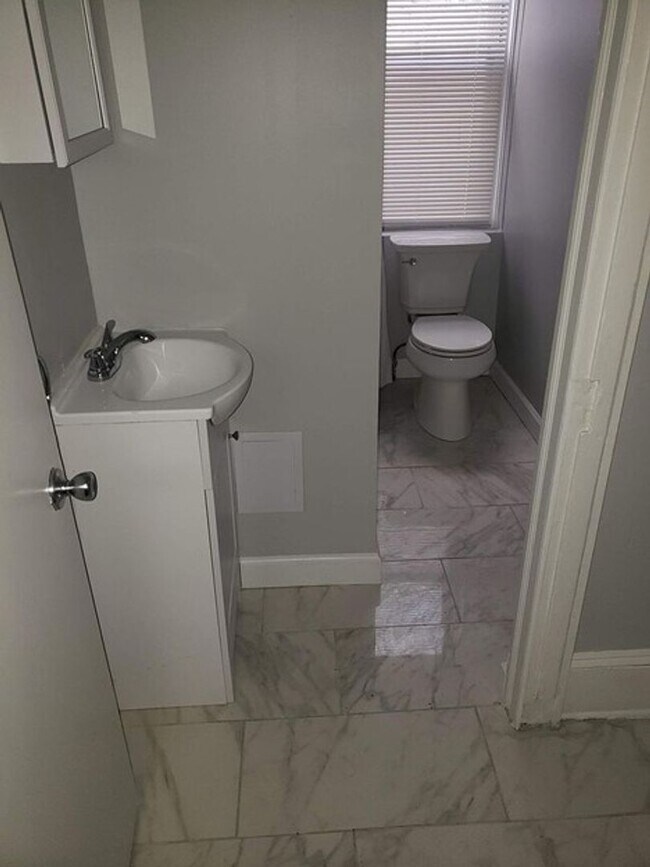 Building Photo - 124 N 52nd St