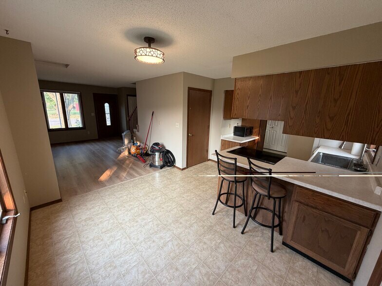 Building Photo - 205 13th Ct