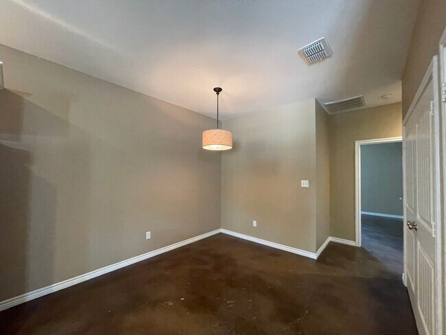 Building Photo - 501 FM 315