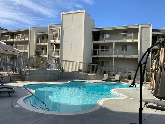 Building Photo - Huge White water condo at Fletcher Cove Solana Beach
