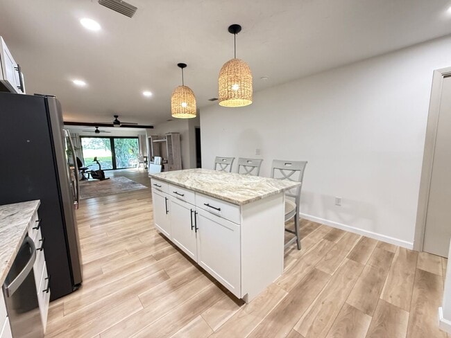 Building Photo - IMG Golf Course 2/2 Condo at Valencia Gard...