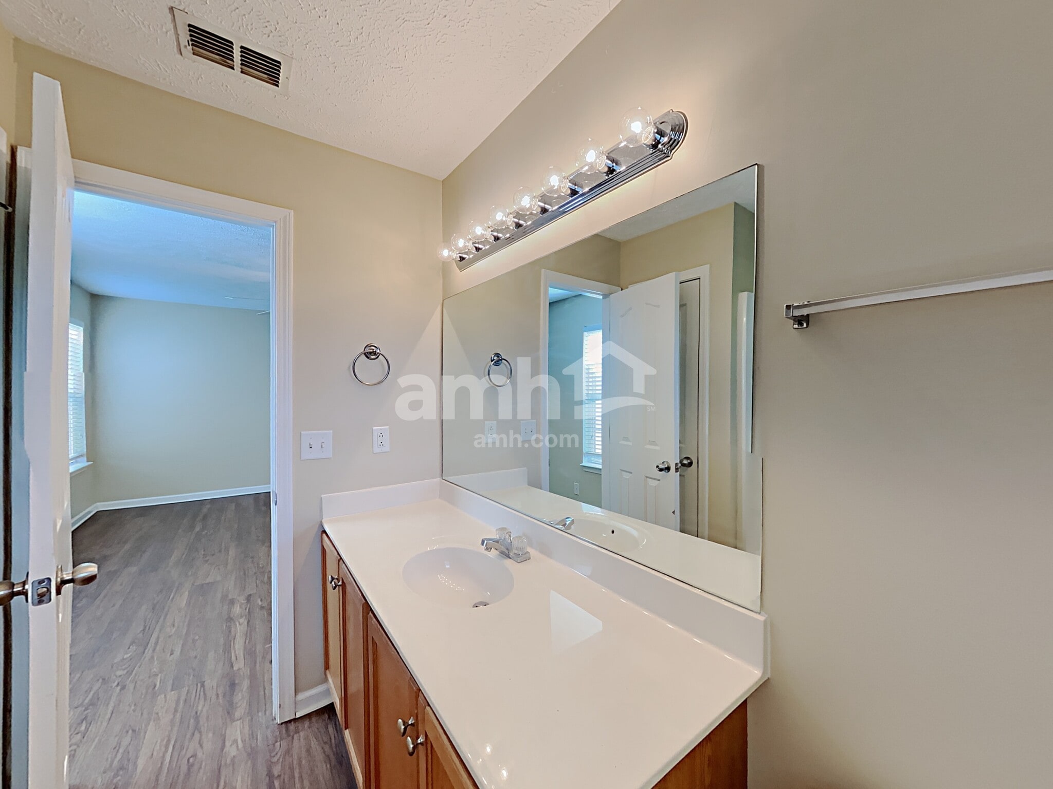 Building Photo - 1331 Mac Duff Dr