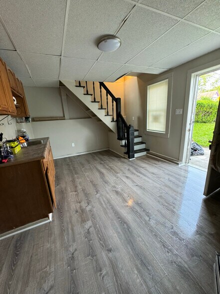 Building Photo - 12 S Wade Ave