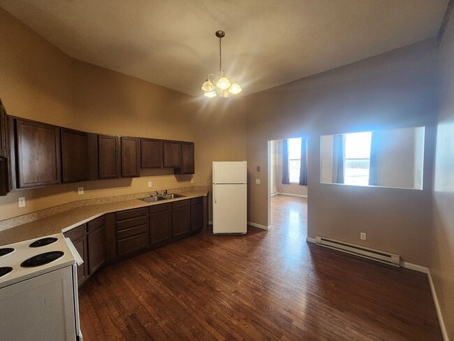 Building Photo - 101 S Main St