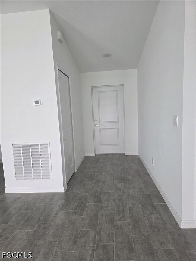 Building Photo - 408 NW 31st Pl