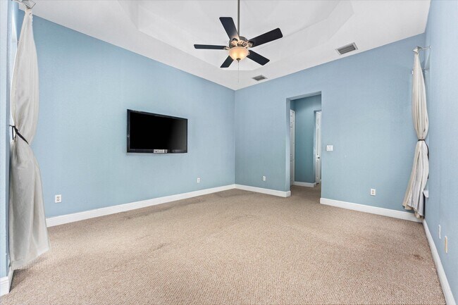 Building Photo - 7140 Pinecreek Way