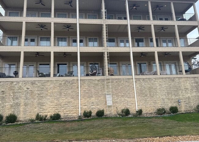 Building Photo - 225 Lookout Point