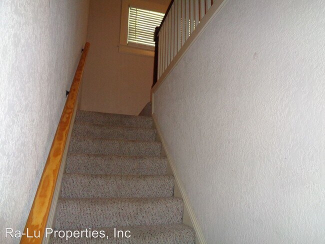 Building Photo - 3 br, 1 bath House - 2881 Hwy 66 South