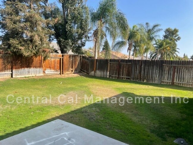 Building Photo - 5 Bedroom, 2 Bath Home in Desired Northwest - $2695 Per Month!