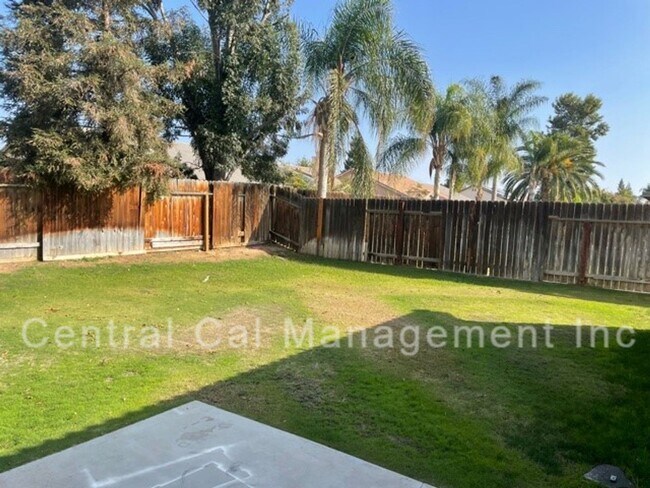Building Photo - 5 Bedroom, 2 Bath Home in Desired Northwest - $2895 Per Month!