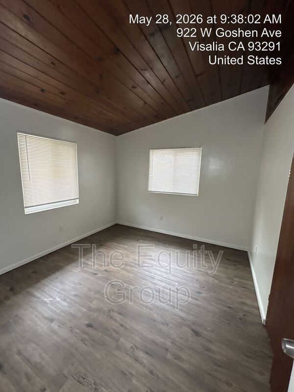 Building Photo - 922 W Goshen Ave