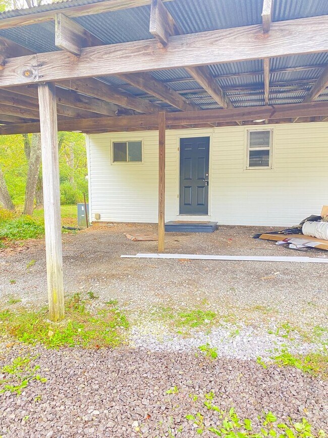 Building Photo - Quiet Country Living on 1 Acre in Murfreesboro! - 3br 2ba