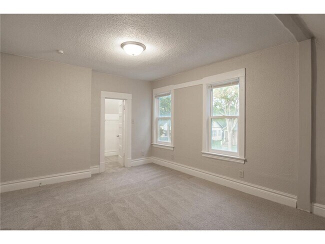 Building Photo - 4007 N Girard Ave