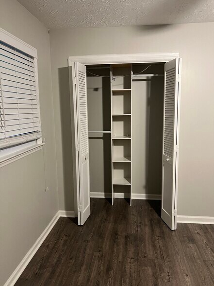 Building Photo - 1105 Sweetwater Cir