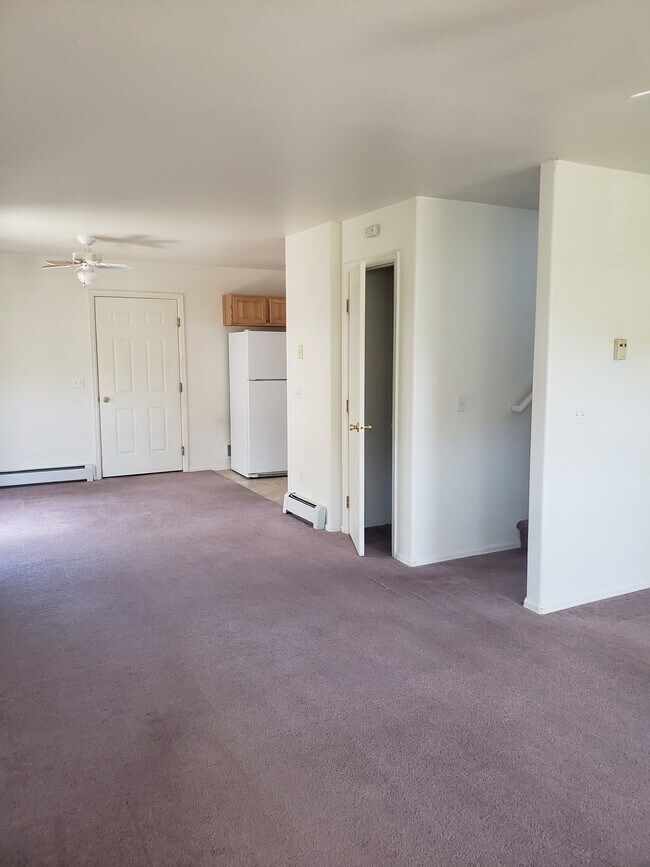 Building Photo - 2815 Acacia Ave