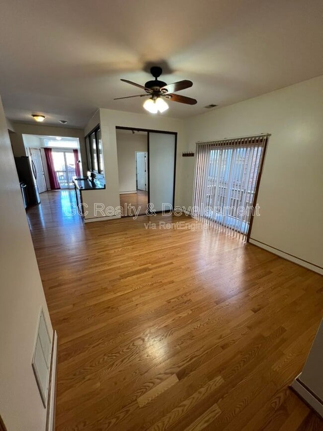 Building Photo - 6130 S Greenwood Ave