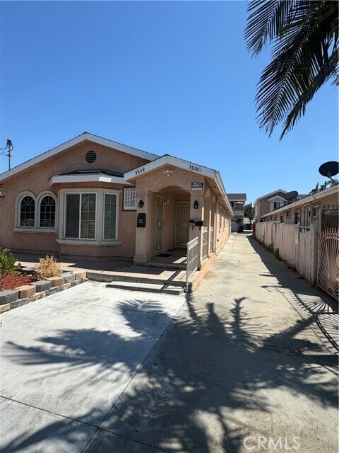 Building Photo - 3538 W 108th St