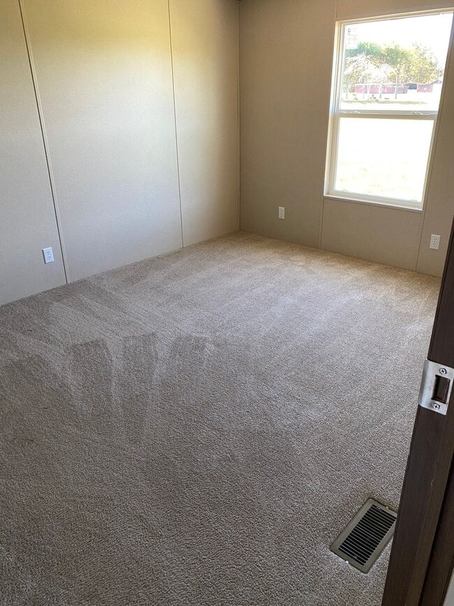 Building Photo - RANCH HOME