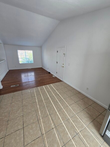 Building Photo - 1441 S Pitkin Cir
