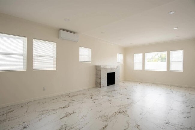Building Photo - 6352 Holabird St