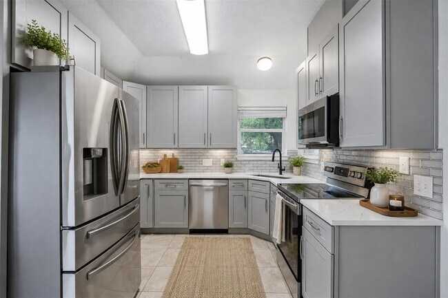 Building Photo - 108 Songbird Ct