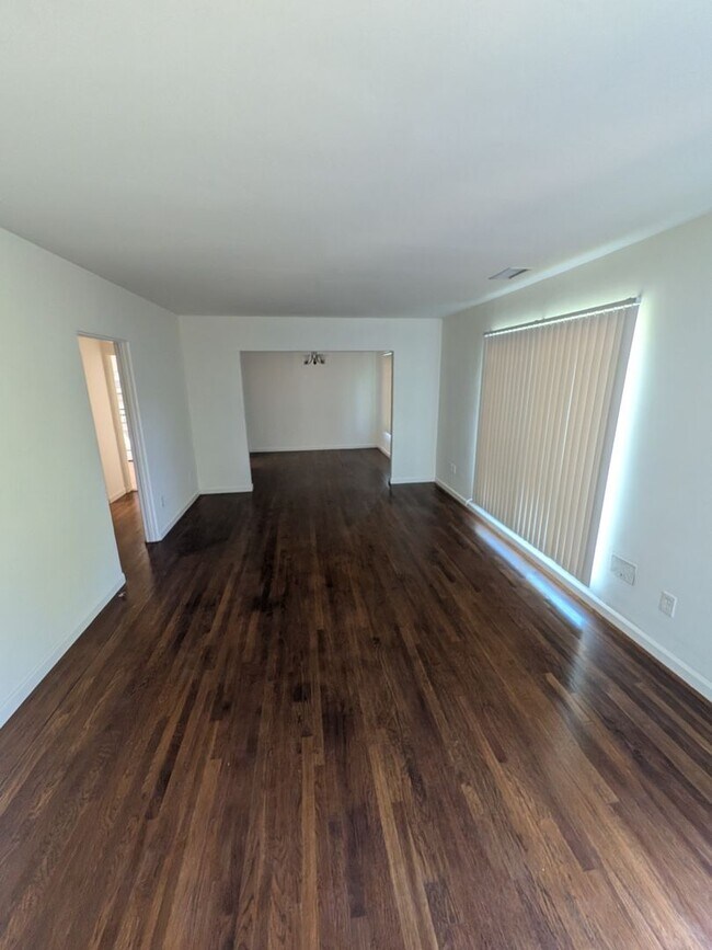 Building Photo - PC - 6673-6675 Amherst