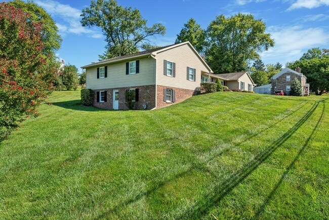 Building Photo - 3BD/2.5BA Rancher in Kennett Square Borough!