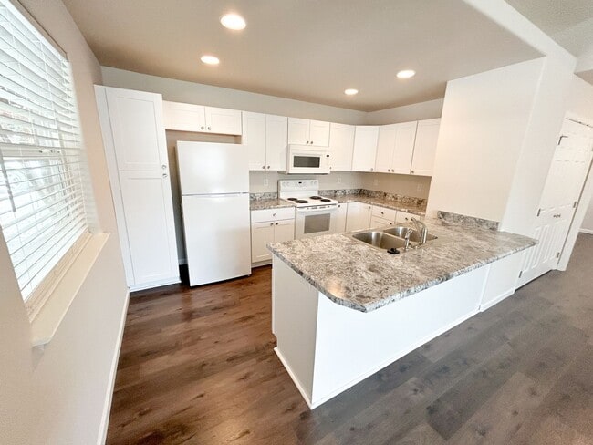 Building Photo - 3513 Chelsea St