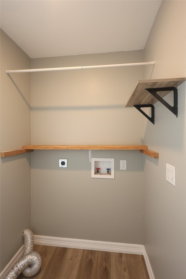 Building Photo - 23091 S Wildwood Dr