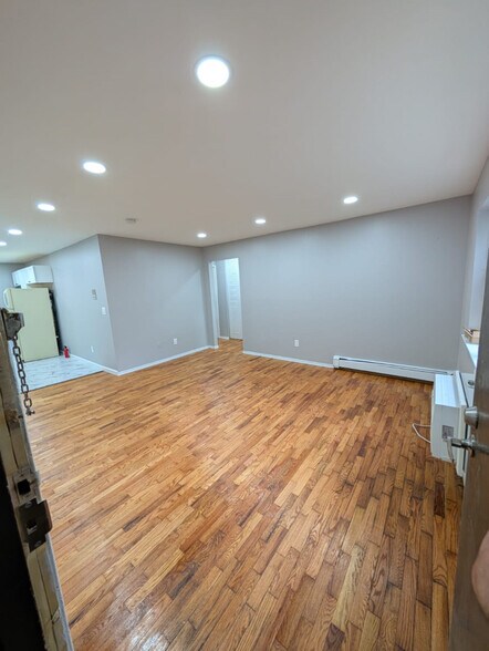 Building Photo - 52-54 W Stratford Pl