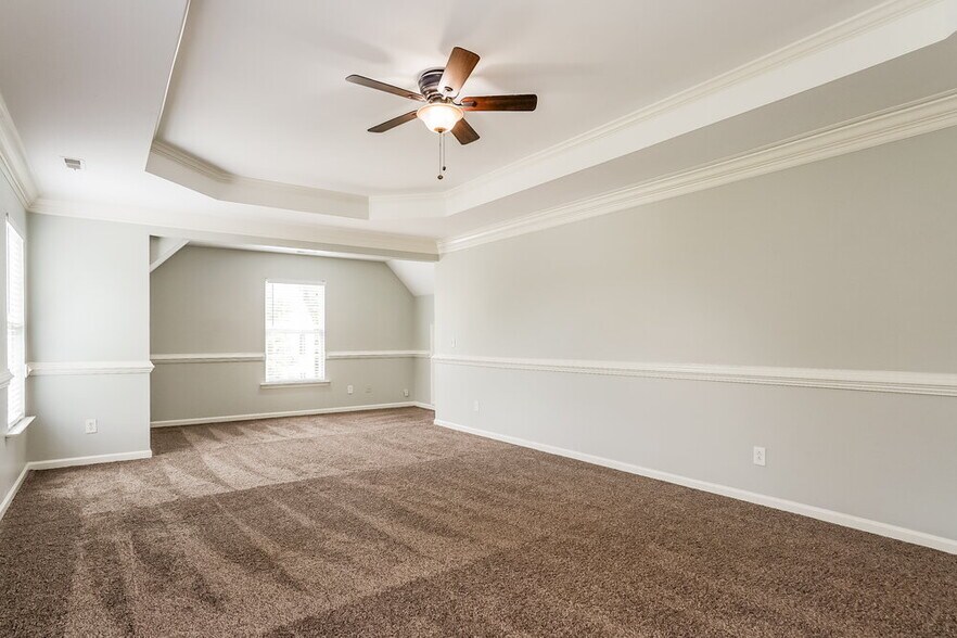 Building Photo - 401 Pyracantha Dr