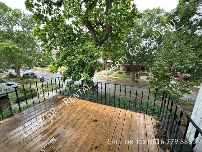 Building Photo - Renovated Two Bedroom in Heritage Hill