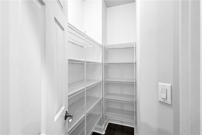Building Photo - 5358 Manor View Dr NW