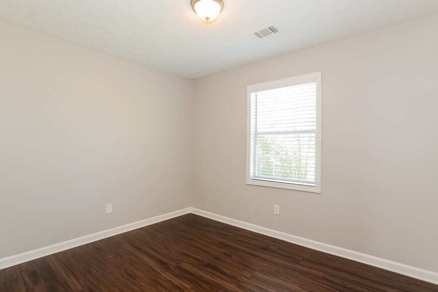 Building Photo - 350 Towler Dr