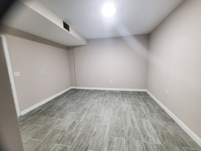 Building Photo - 455 Emerald Lake Dr