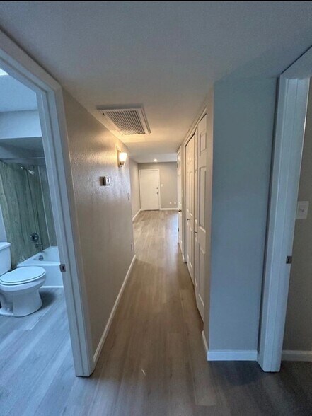 Building Photo - 5964 W Augusta Ave